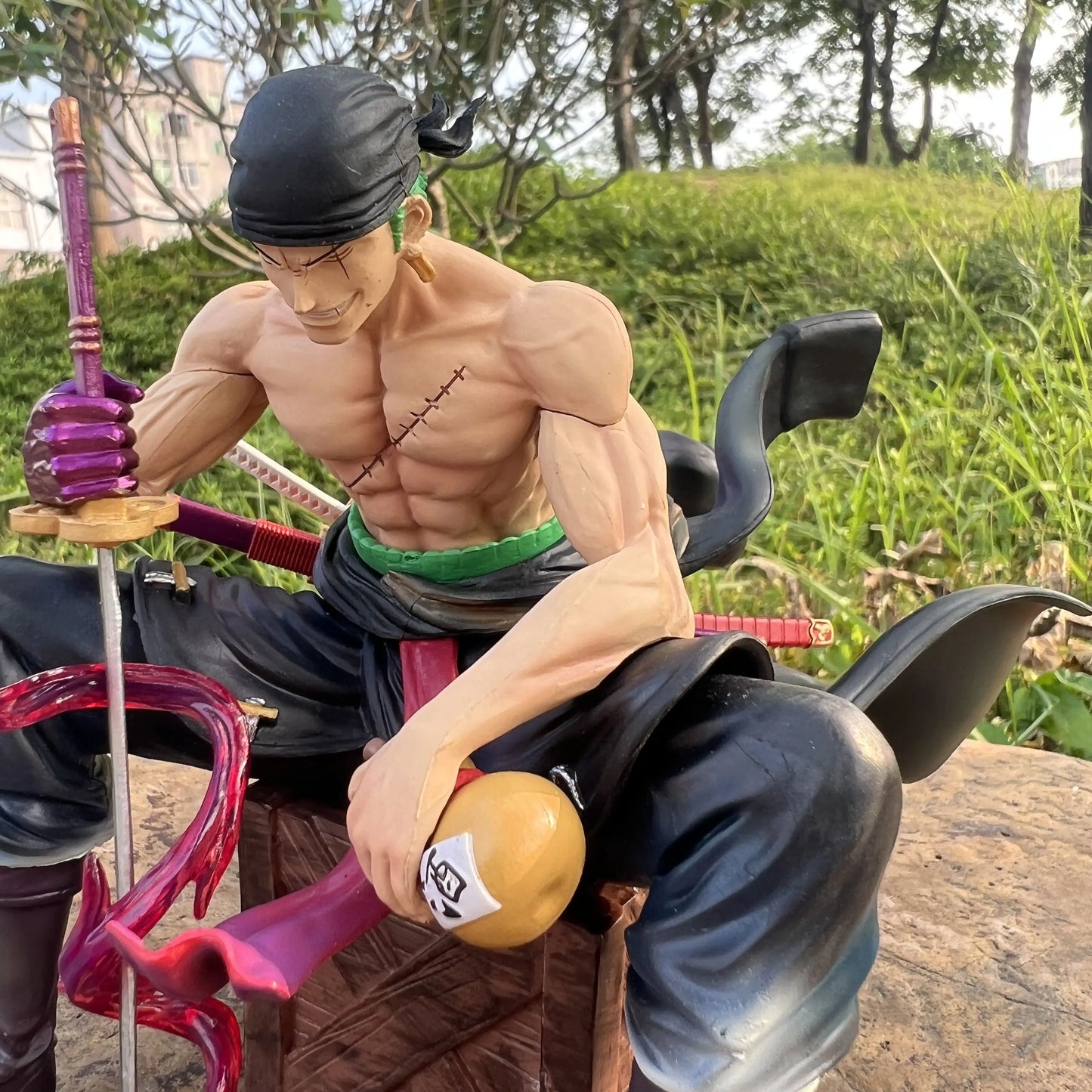 Figurine One Piece Zoro Assis